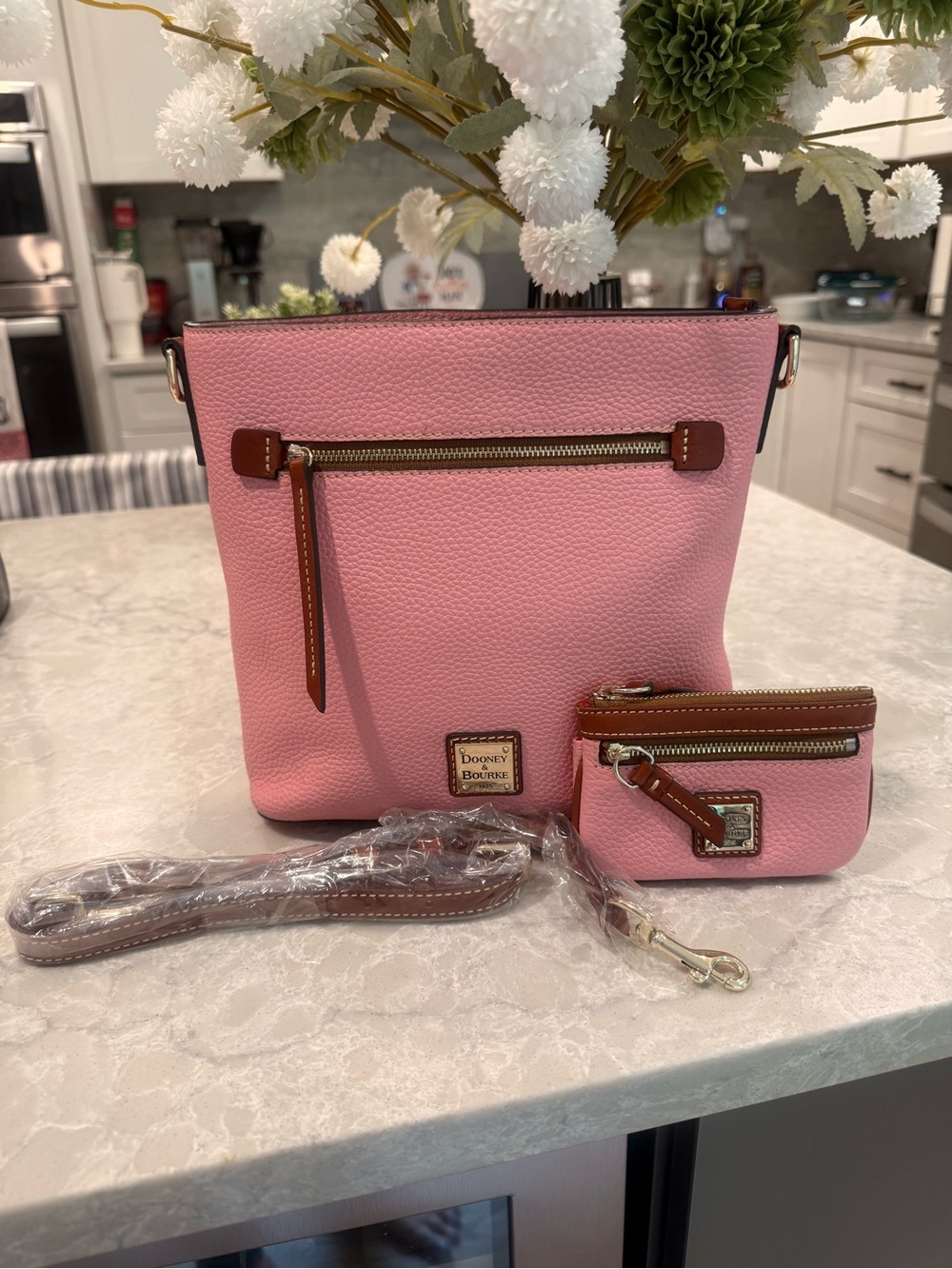 Dooney and BOURKE zip pebble grain Crossbody with coin purse - Picture 2 of 11